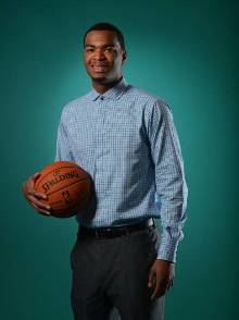 应摒弃暴力 应摒弃暴力